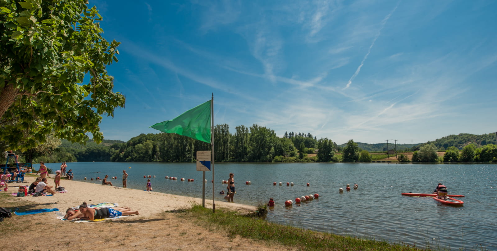 Nadando en el Lot en Luzech_03 © Lot Tourisme - C. ORY