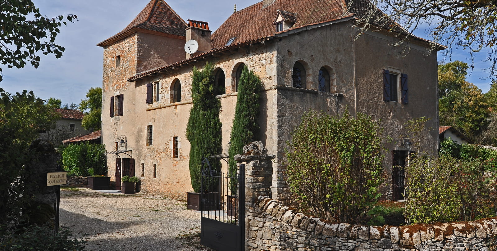 Priorij van Trégoux en toegang tot de Espace d'Art Roger Gobron
