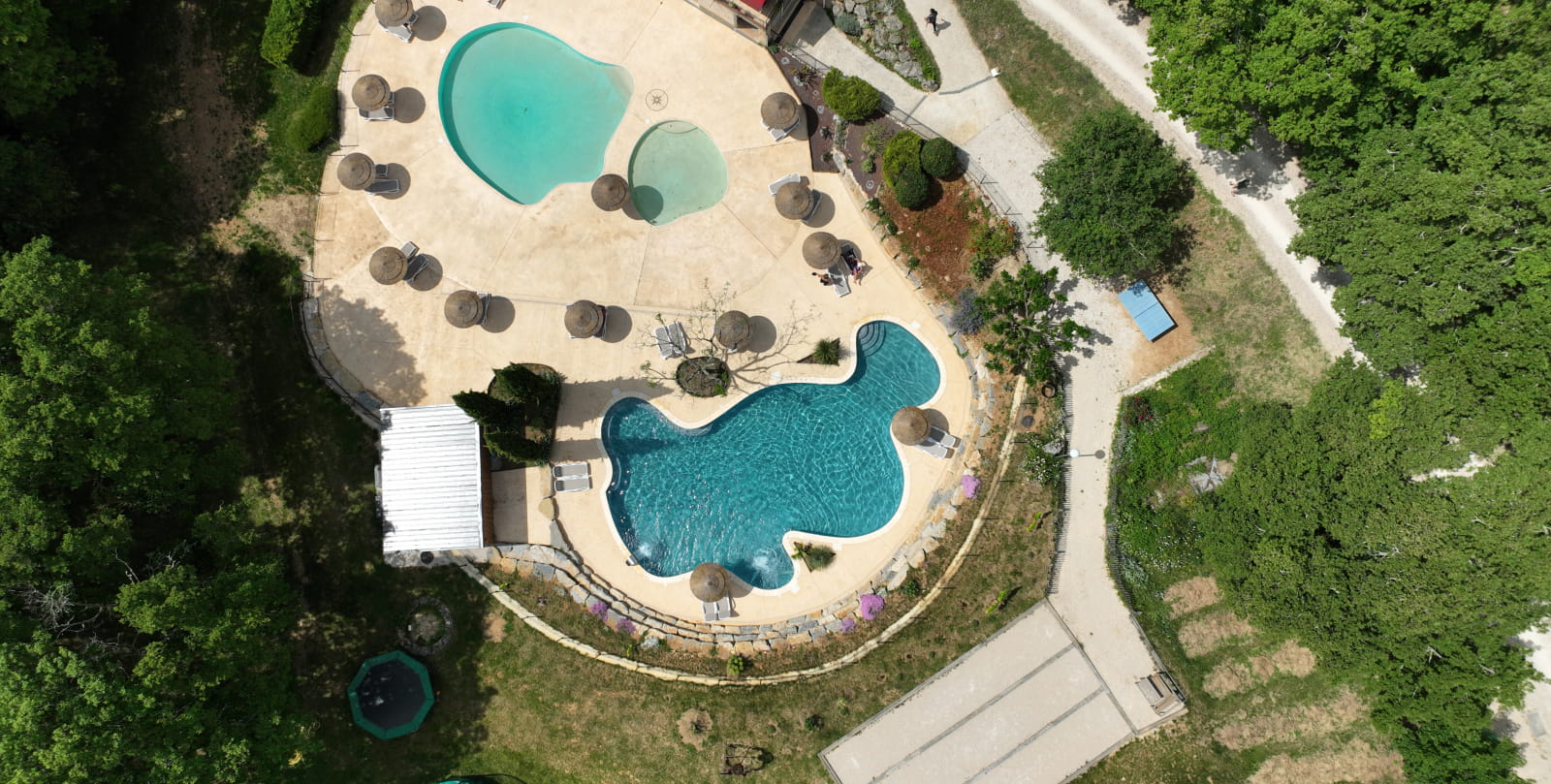 CAMPING LA TRUFFIERE 3 piscines 200 m2 de bassins chauffées avec balnéo et spa*